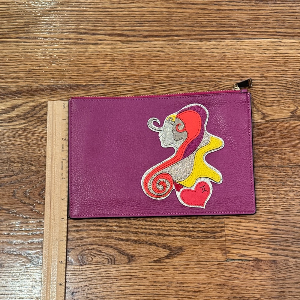 Diane Von Furstenberg NWOT Magenta Leather Clutch with Artistic Design - Picture 4 of 4